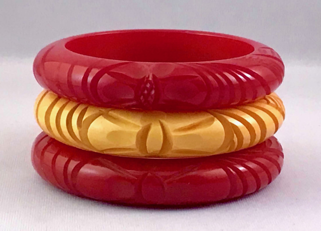 BB708 red & corn flower/slash carved bangles